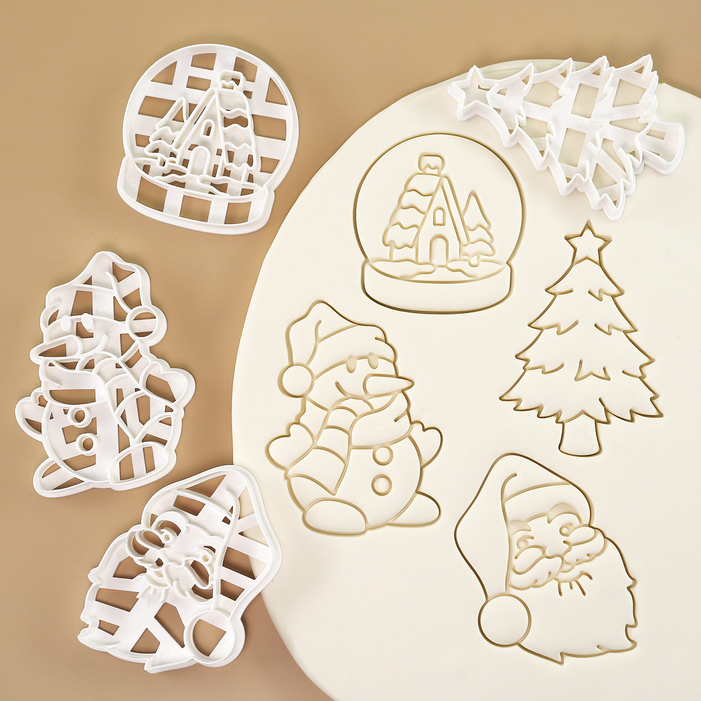 4個入り クリスマス クッキー型 サンタクロース 雪だるま  - Crystal Ball Decor のレビューと価格